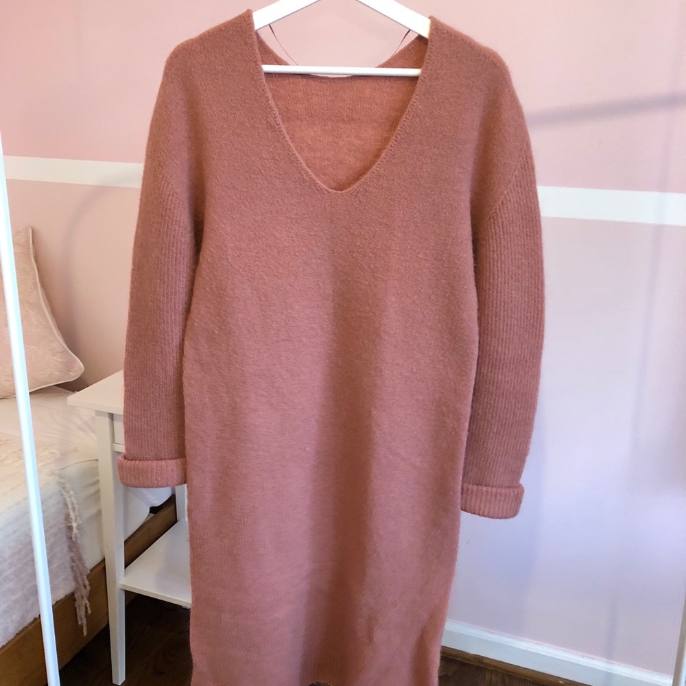 Sweater dress in blush pink
